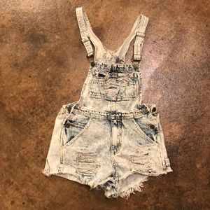 Short overalls
